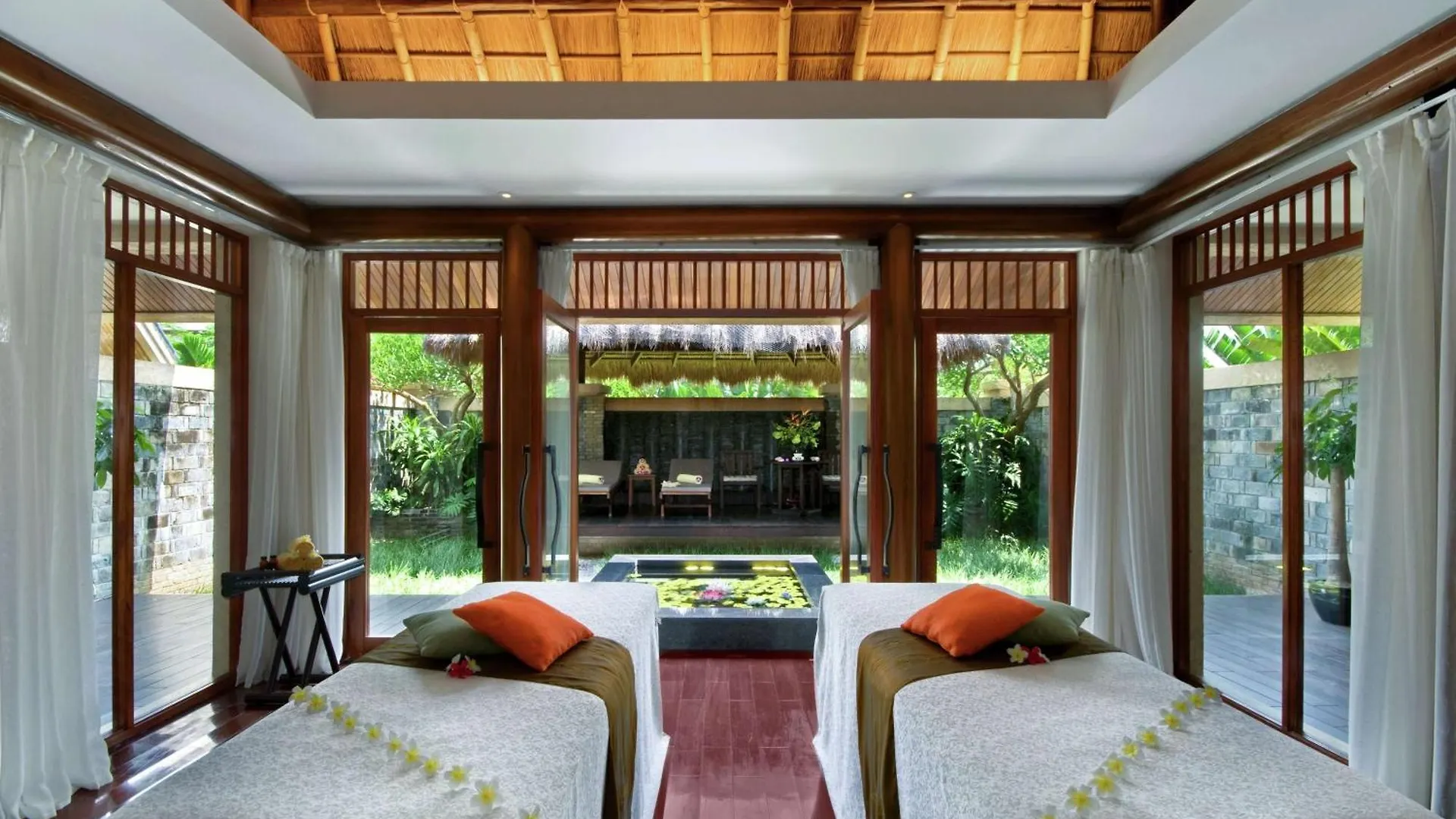 Hilton Sanya Yalong Bay Resort & Spa 5*,