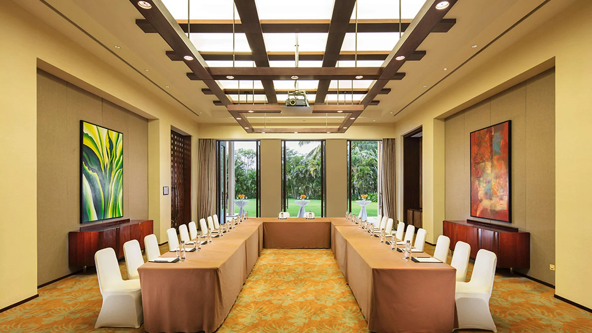 Hilton Sanya Yalong Bay Resort & Spa 5*,