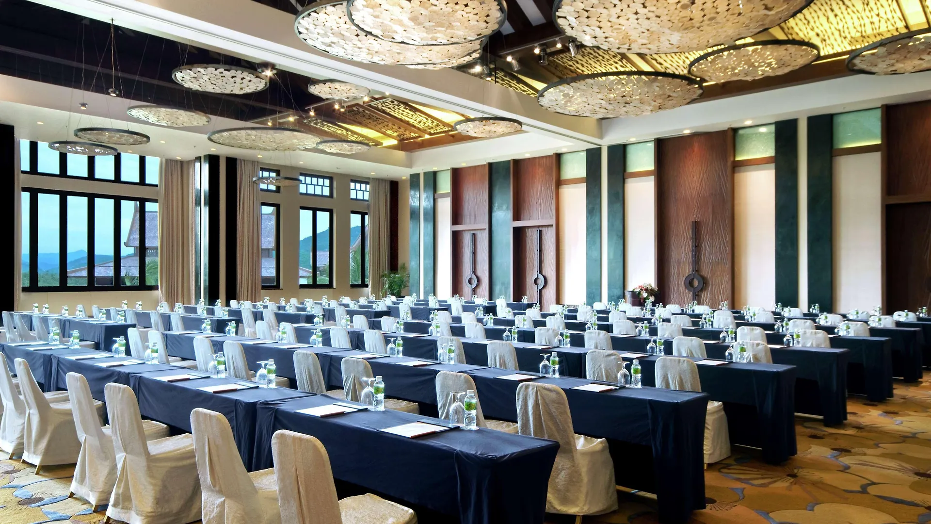 Hilton Sanya Yalong Bay Resort & Spa 5*,